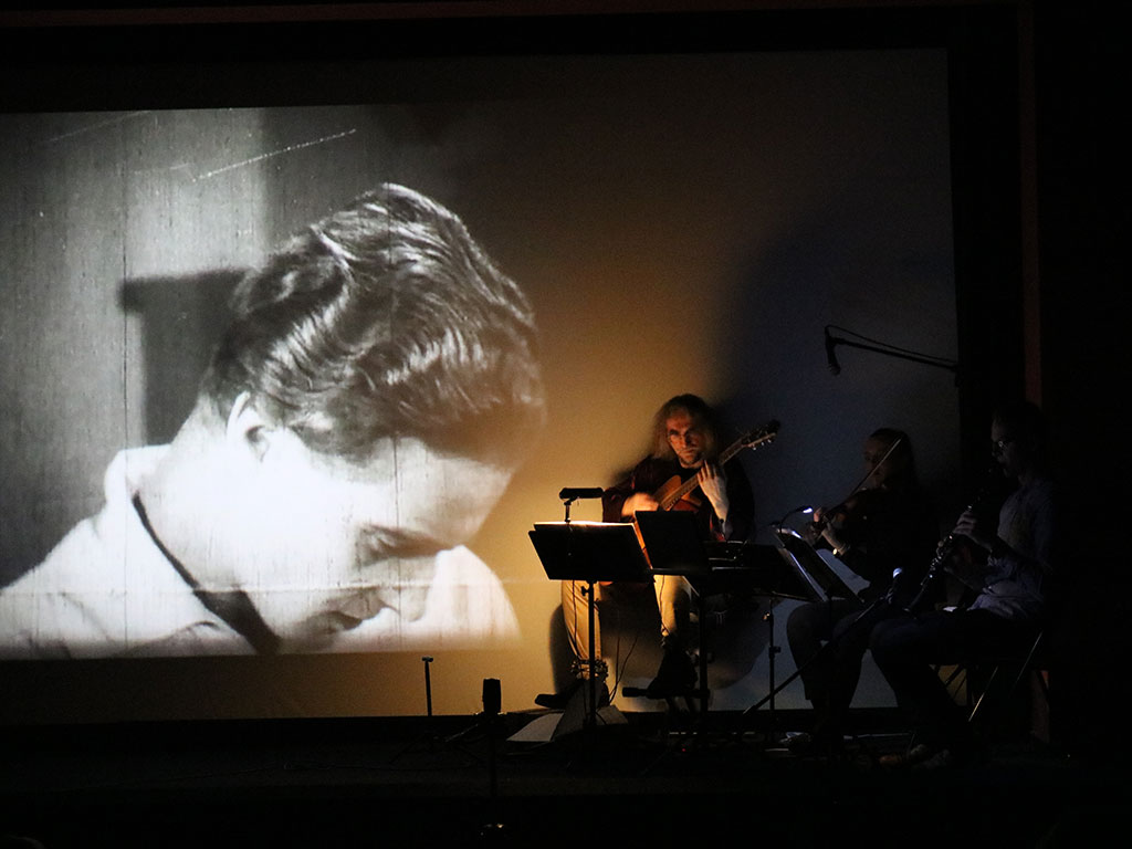 Ponad Śnieg - film niemy z muzyką na żywo