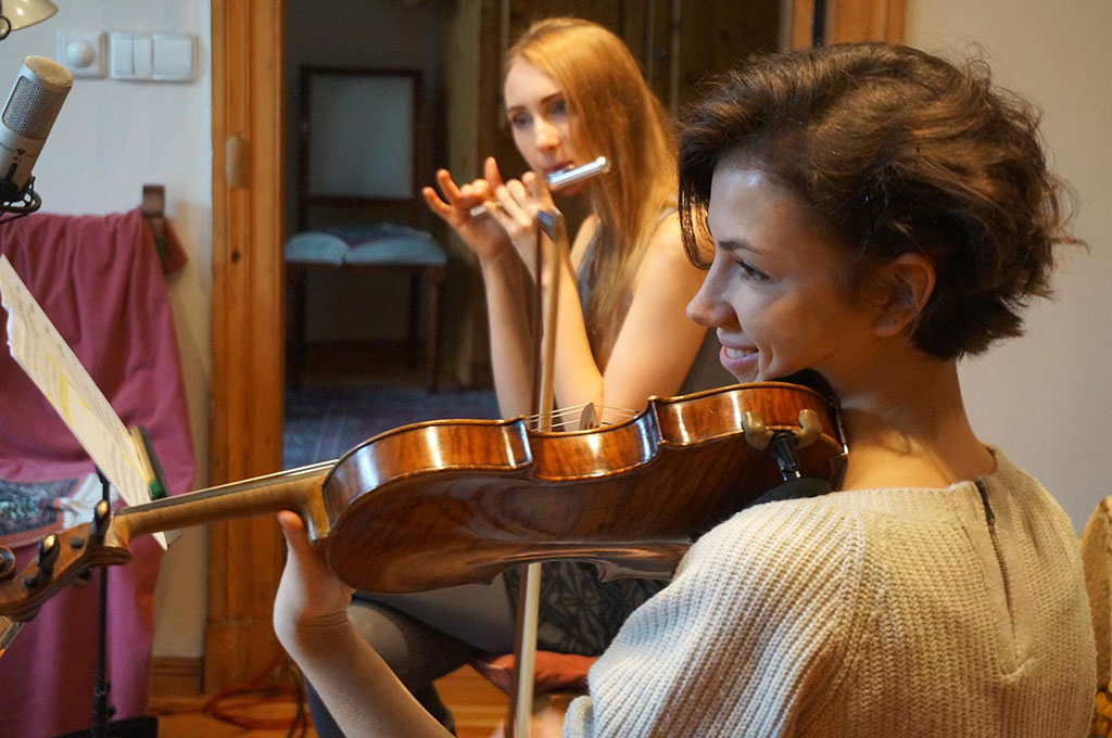 Próba, Olga Kunicka ze skrzypcemi i Asia Zielecka